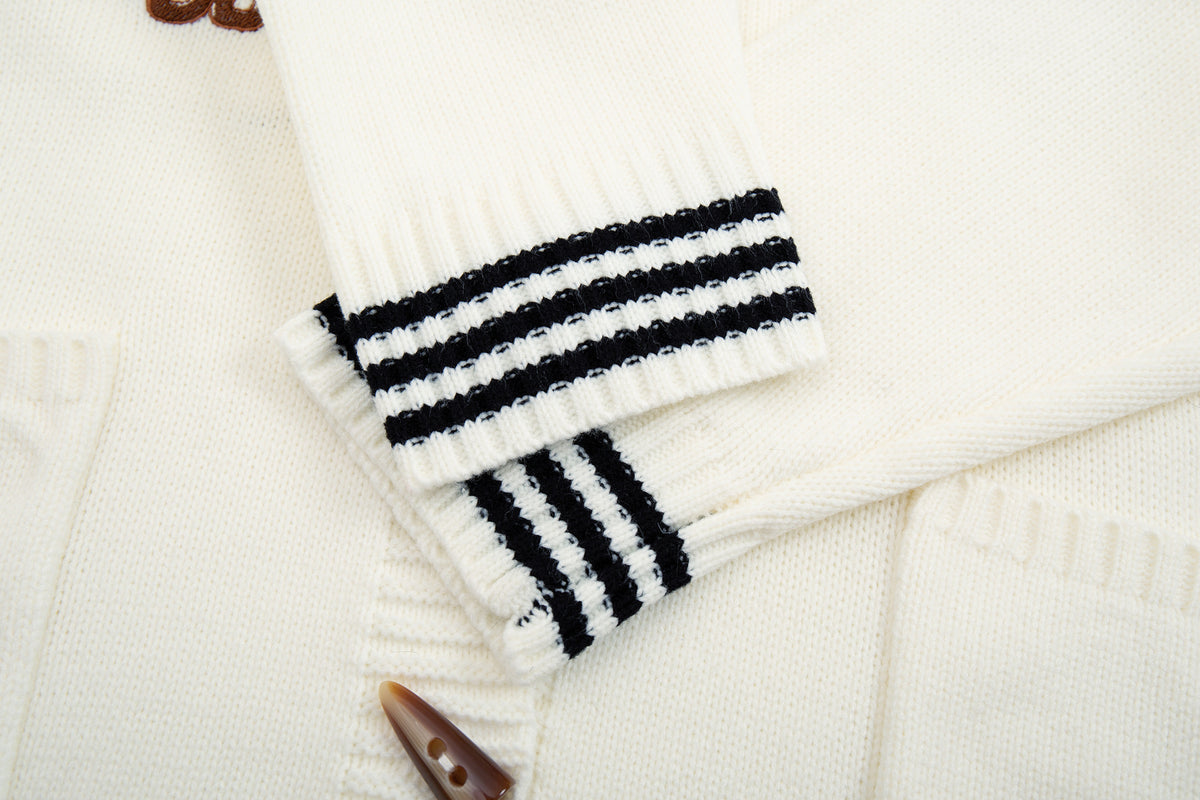 Strickcardigan mit Baseball-Stickerei und Knebelknöpfen