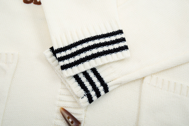 Strickcardigan mit Baseball-Stickerei und Knebelknöpfen