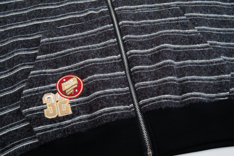Sudadera de rayas con cremallera y parches varsity – Cárdigan retro americano de felpa