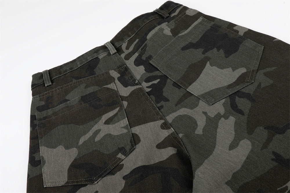Men's Wide-Leg Camo Cargo Shorts with Bandana Detail & Multi-Pocket