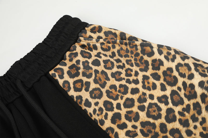 Pantalon de survêtement à jambes larges avec empiècements color-block léopard et bas zippés