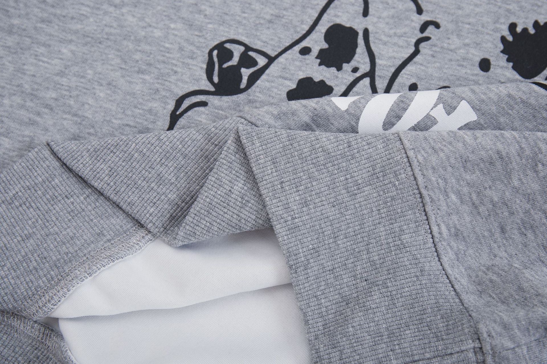 Raglan-Hoodie mit Leopardenprint, Dalmatiner-Grafik & rosa Herzen