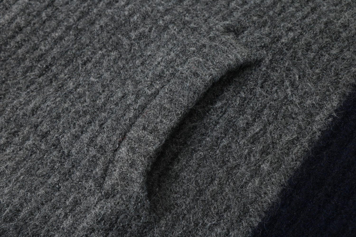 Strick-Cardigan mit Racing-Patches, Reißverschluss und Stehkragen