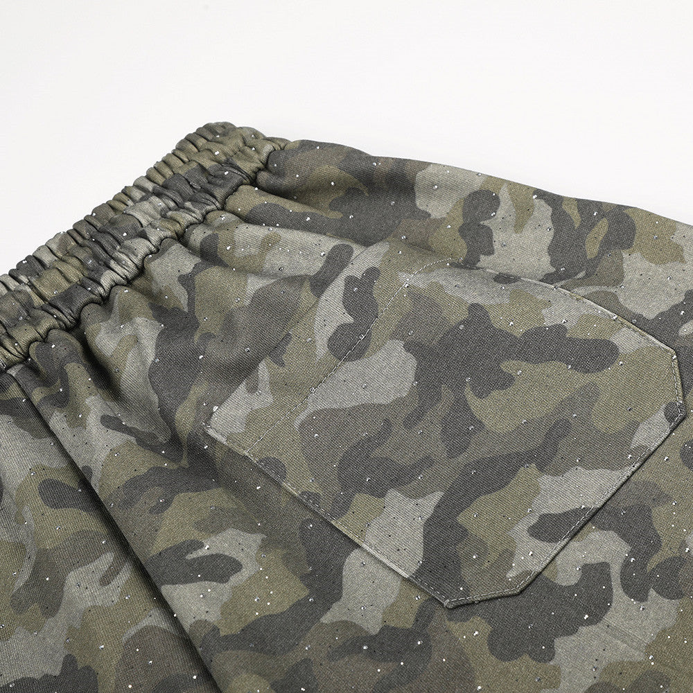 Herren-Jogginghose mit weitem Bein im Camouflage-Look und Strass-Details
