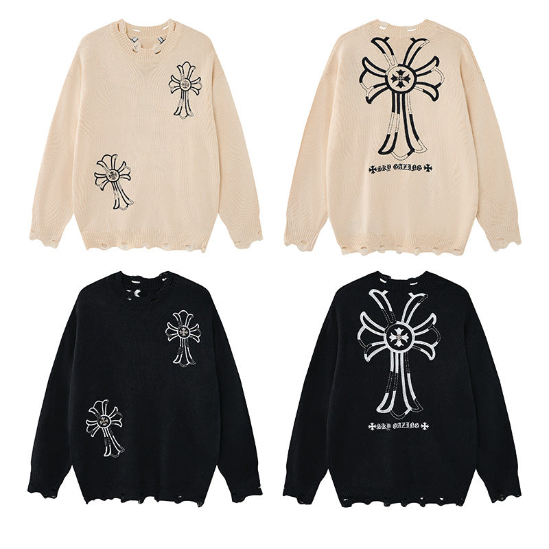 Pull homme oversize en maille à col rond avec écussons brodés en forme de croix et bords effet usé, coloris noir et crème