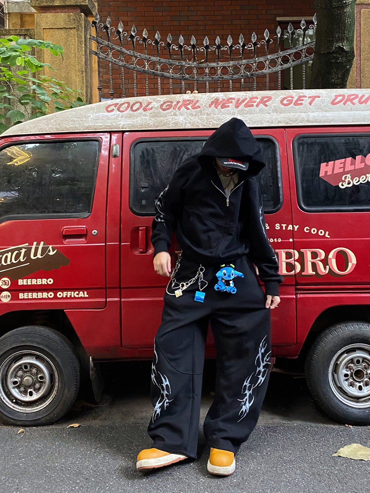 Sudadera extragrande con capucha y cremallera y estampado tribal — Conjunto urbano