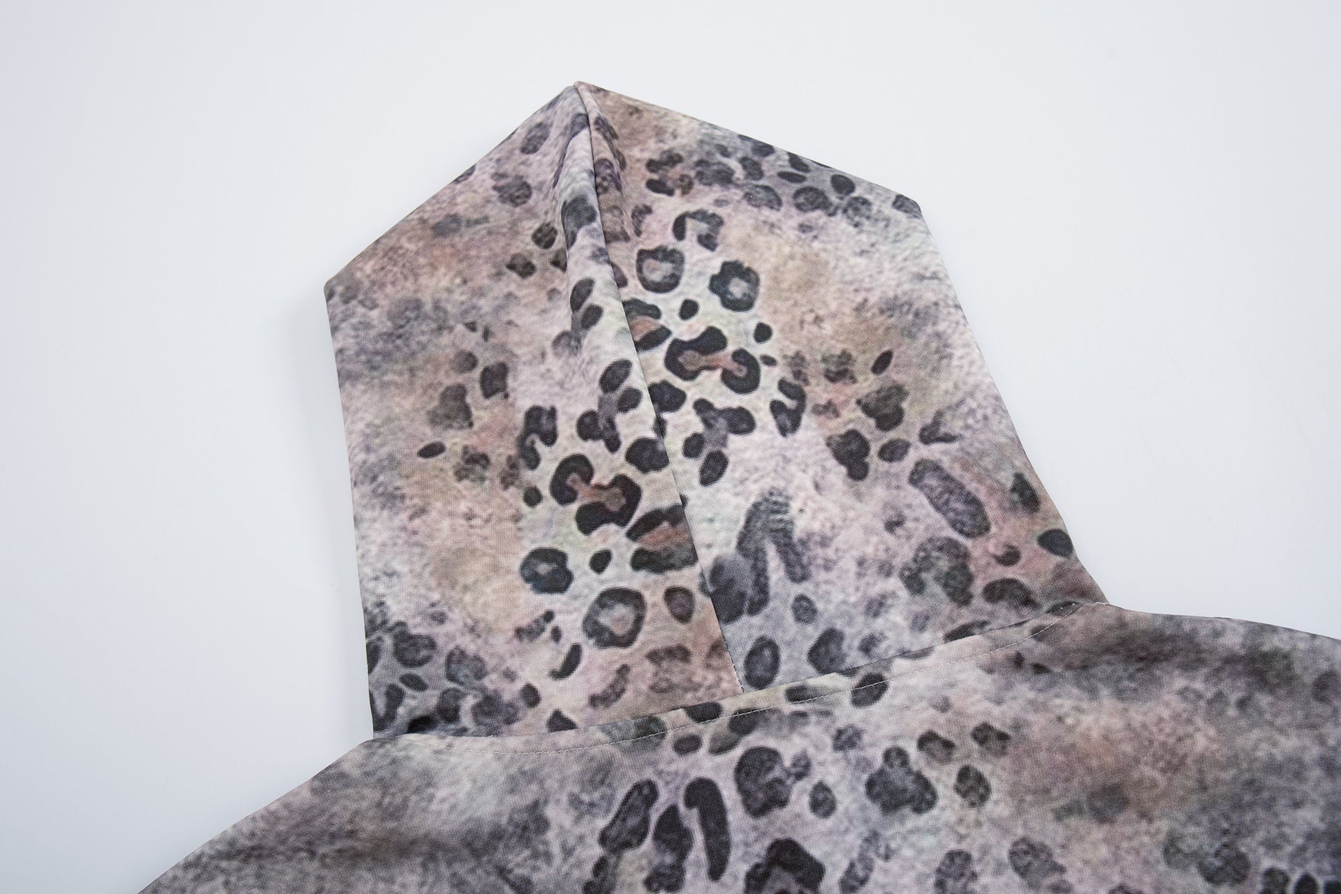 Oversized Hoodie mit Leopardenprint – Another-World-Grafik im Streetwear-Stil