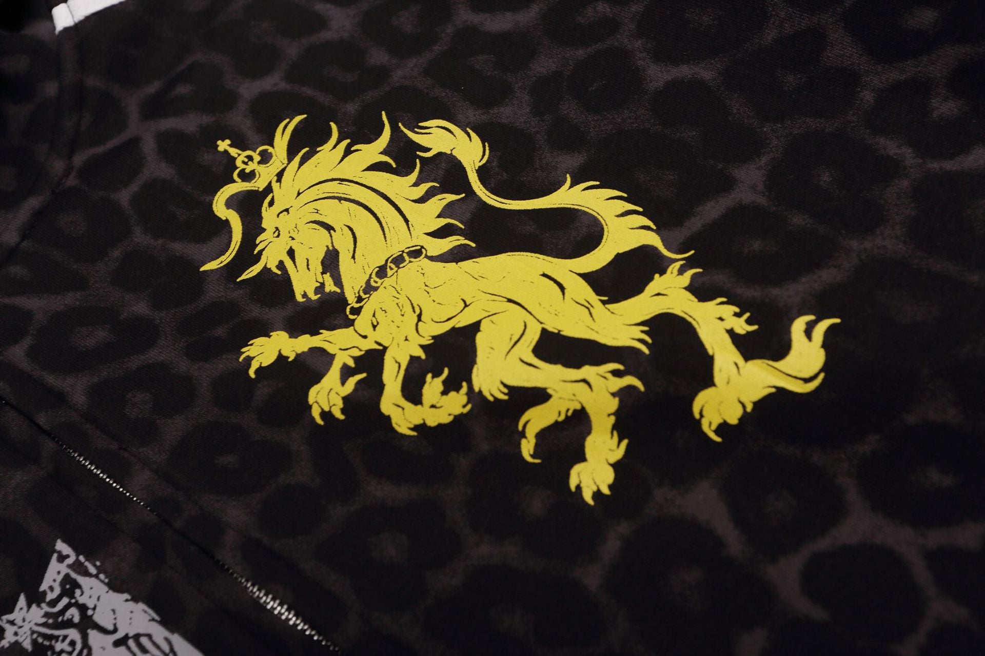 Sweat à capuche zippé léopard avec écusson lion et motif drapeau américain
