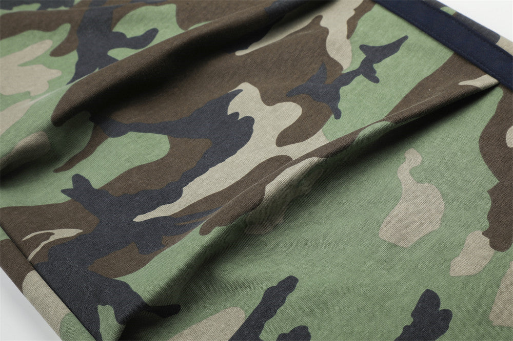 Pantalon de survêtement camouflage homme à jambes larges avec bandes latérales et écusson emblème