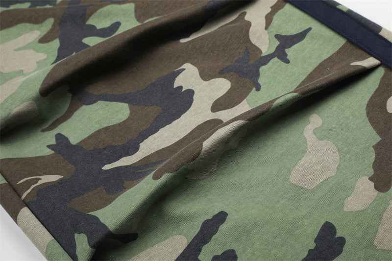 Pantalon de survêtement camouflage homme à jambes larges avec bandes latérales et écusson emblème