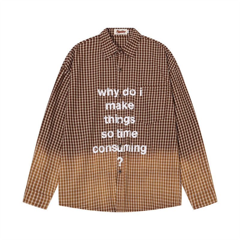 Camisa extragrande de manga larga a cuadros degradados, con eslogan de letras blancas estampado en el pecho, en color marrón
