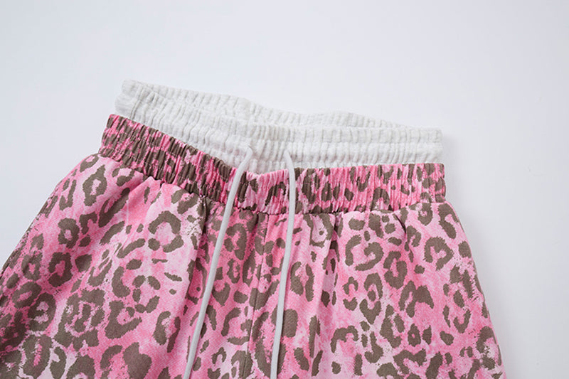 Sweathose mit weitem Bein in rosa Leopardenprint und künstlichem Doppelbund