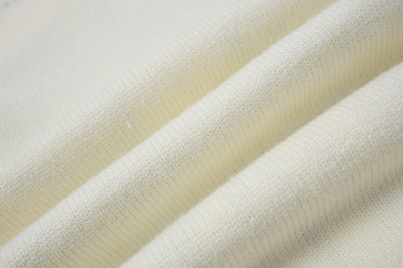 Pull en maille jacquard avec croix gothique et finitions usées – Esthétique sombre oversize