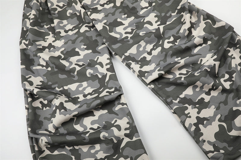 Men's Relaxed Fit Camo Wide-Leg Pants with Elastic Waistband & Ruched Hem
