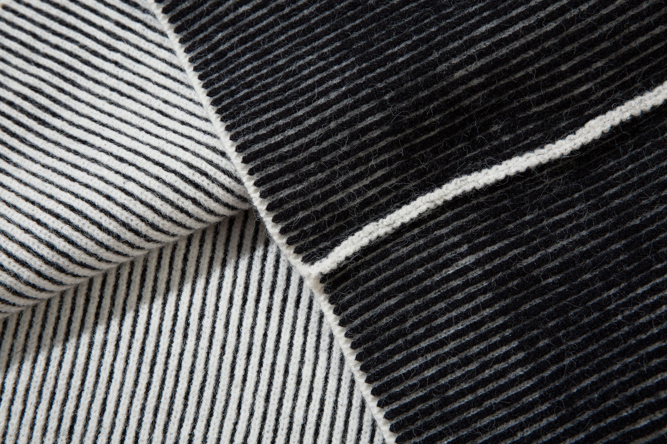 Omirad Lightning Graphic Ribbed Knit Sweater | SEAKOFF