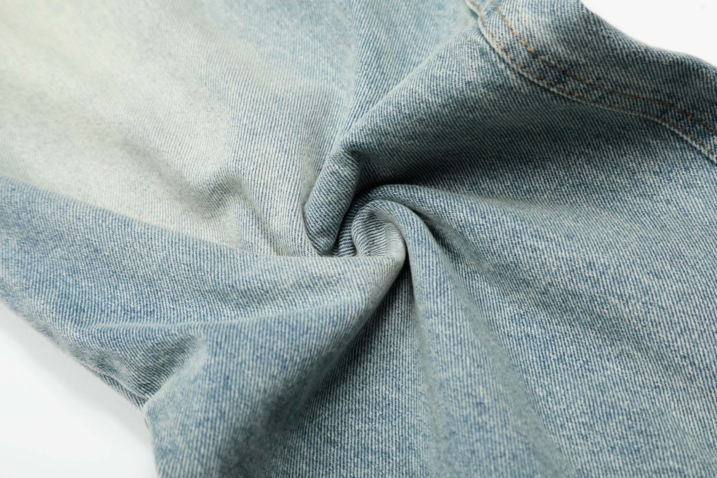 Omirad Light-Wash Barrel-Leg Jeans | Oversized Vintage Denim