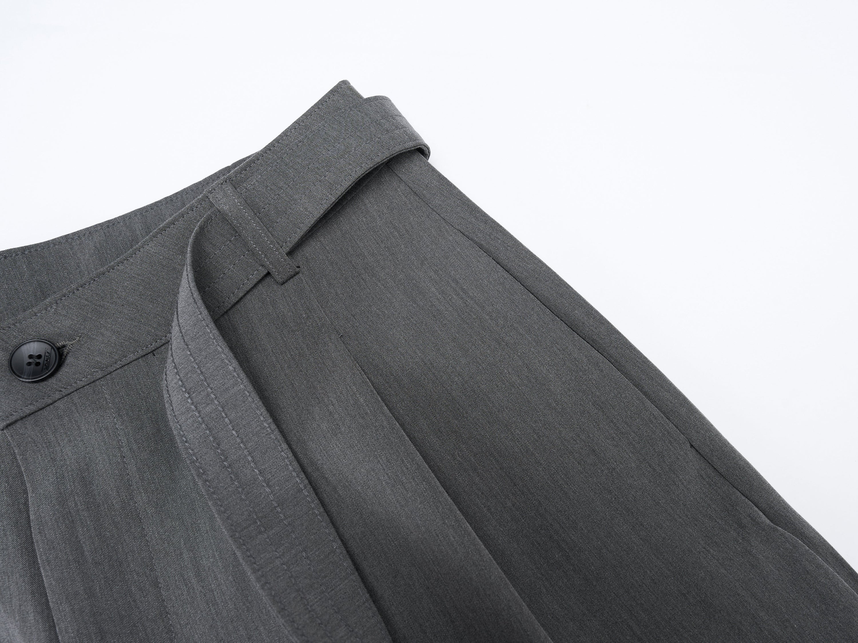 Structured Belted Barrel-Leg Pleated Pants | Omirad