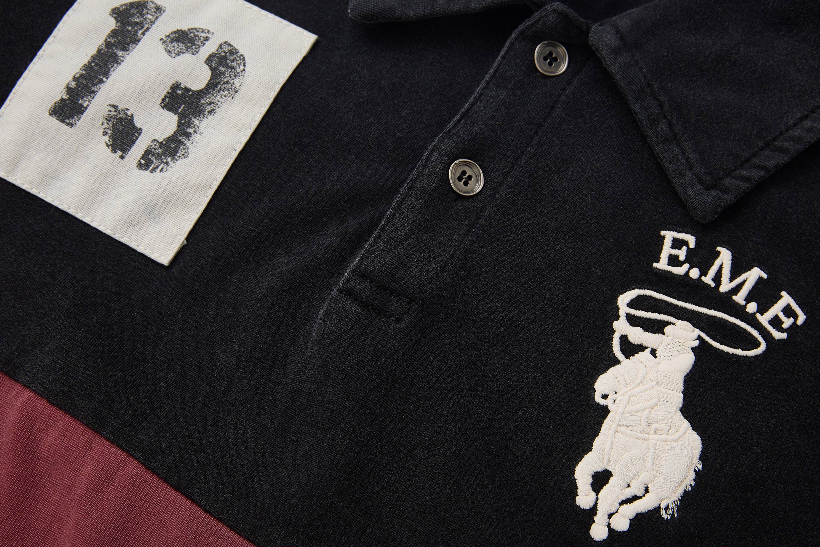 E.M.E刺繍、13番ワッペン、胸元の馬グラフィックディテールをあしらったブラックのヴィンテージポロシャツ