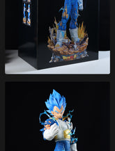 The Seakoff Vegeta Collectible Figure from Dragon Ball Z stands 55cm tall, showcasing a dynamic pose on a detailed base. It features three interchangeable heads: Super Saiyan Blue, Super Saiyan, and Normal forms. This impressive figure highlights Vegeta&