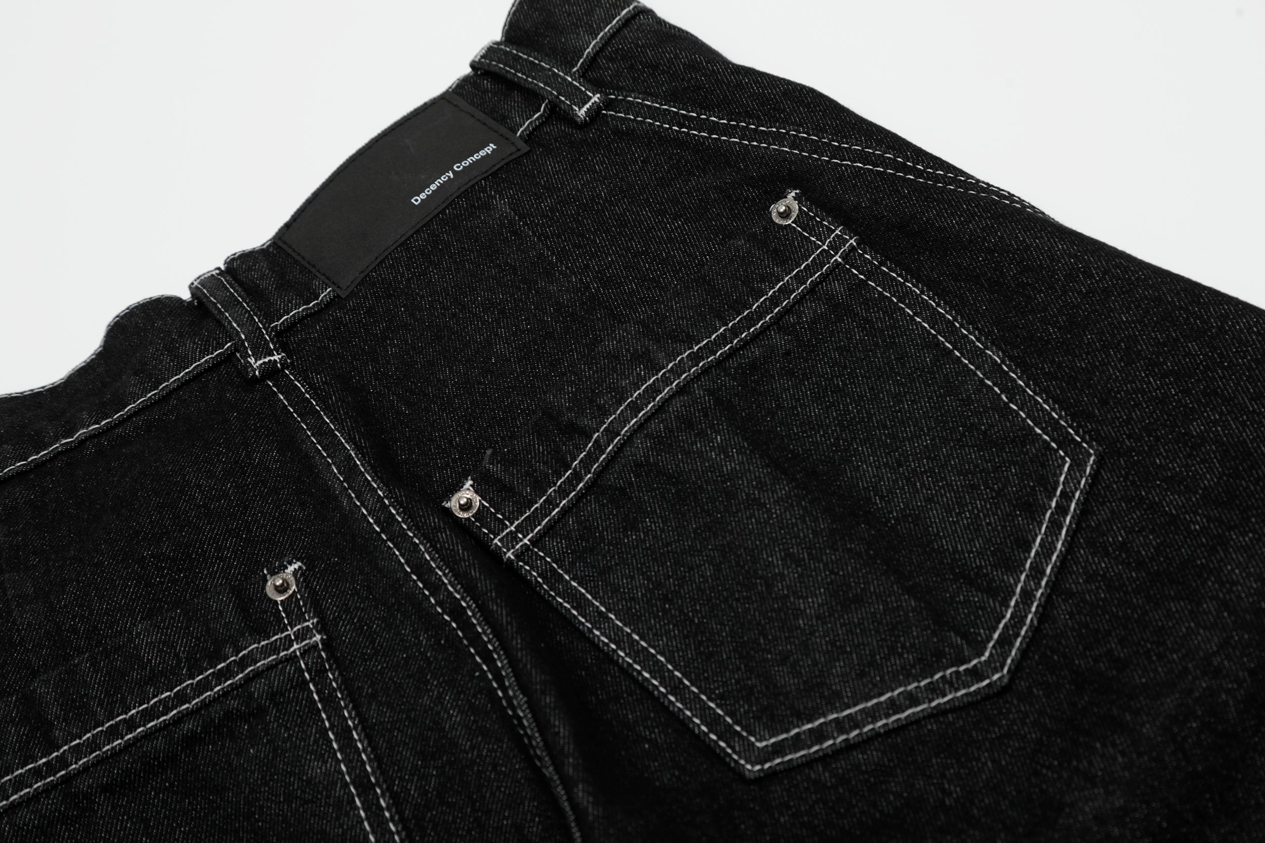 Omirad Contrast-Stitch Wide-Leg Jeans | Bold Denim Silhouette