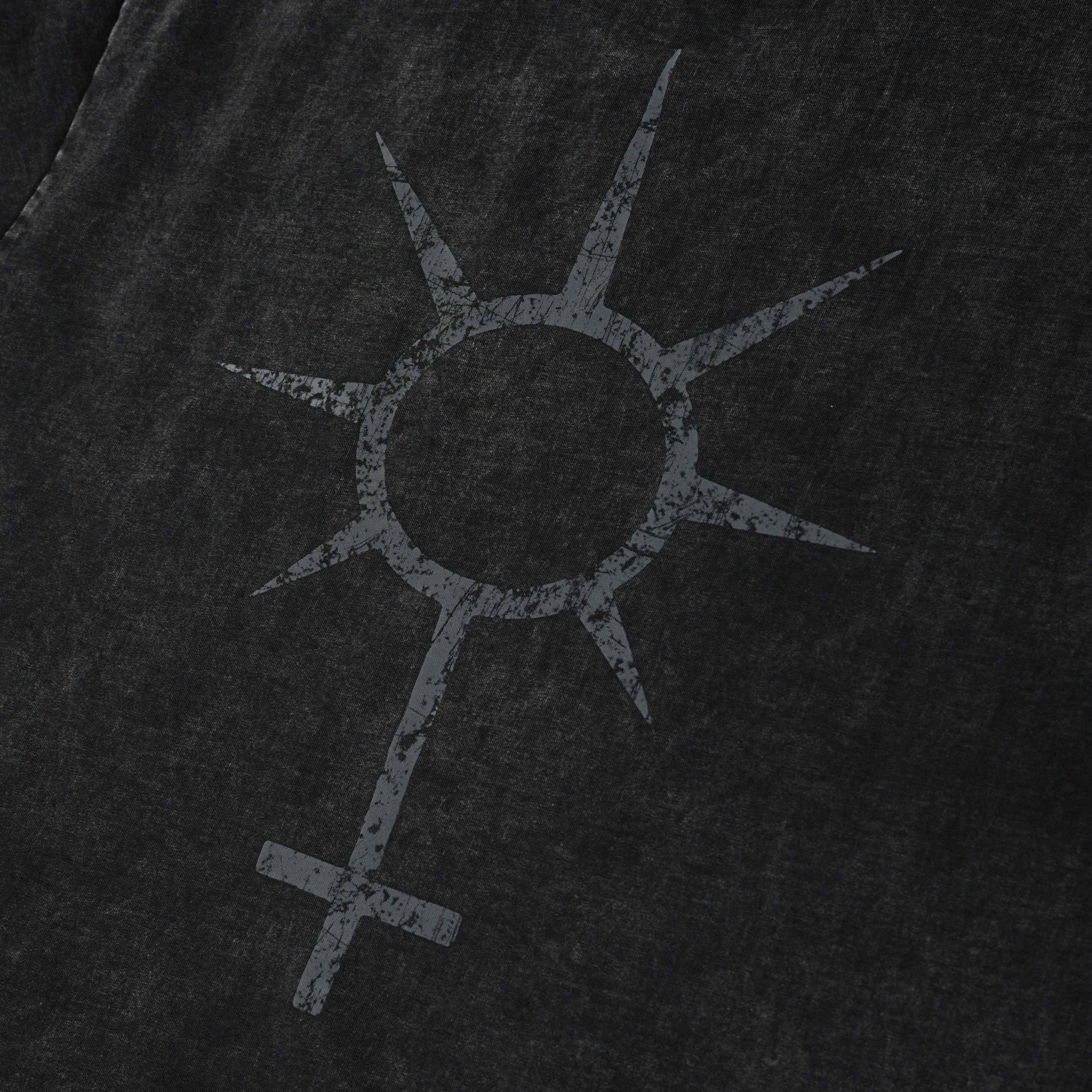 Omirad Vintage Gothic 90 Distressed Graphic T-Shirt