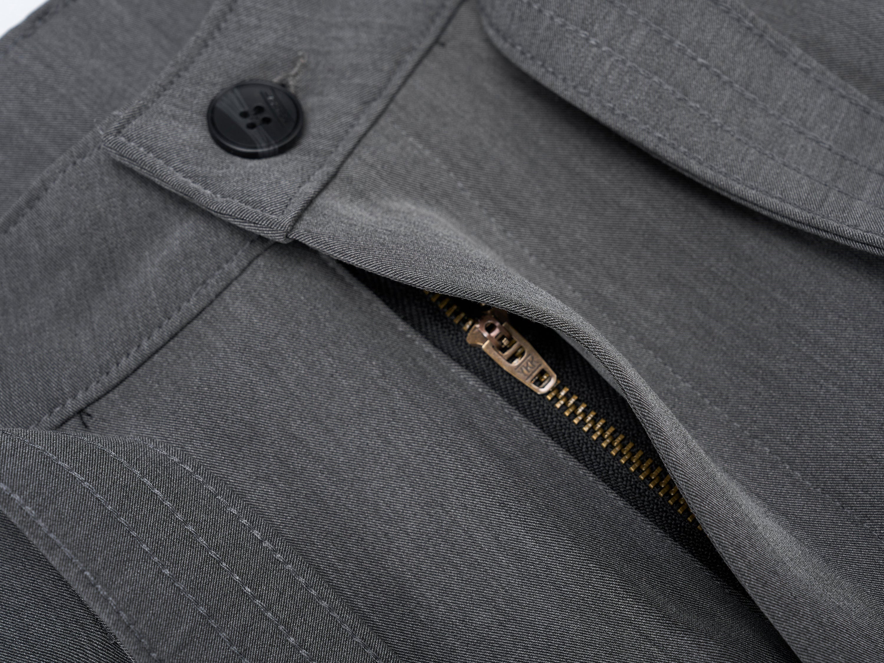 Structured Belted Barrel-Leg Pleated Pants | Omirad