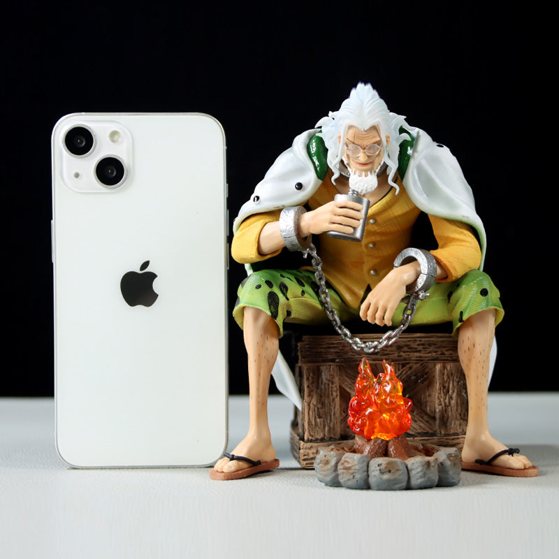 Gol D. Roger Action Figurine – 15cm with Glowing Fire and Campfire, Limited Edition – One Piece Collectible