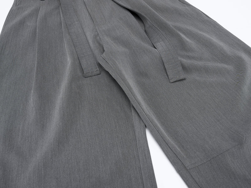 Structured Belted Barrel-Leg Pleated Pants | Omirad