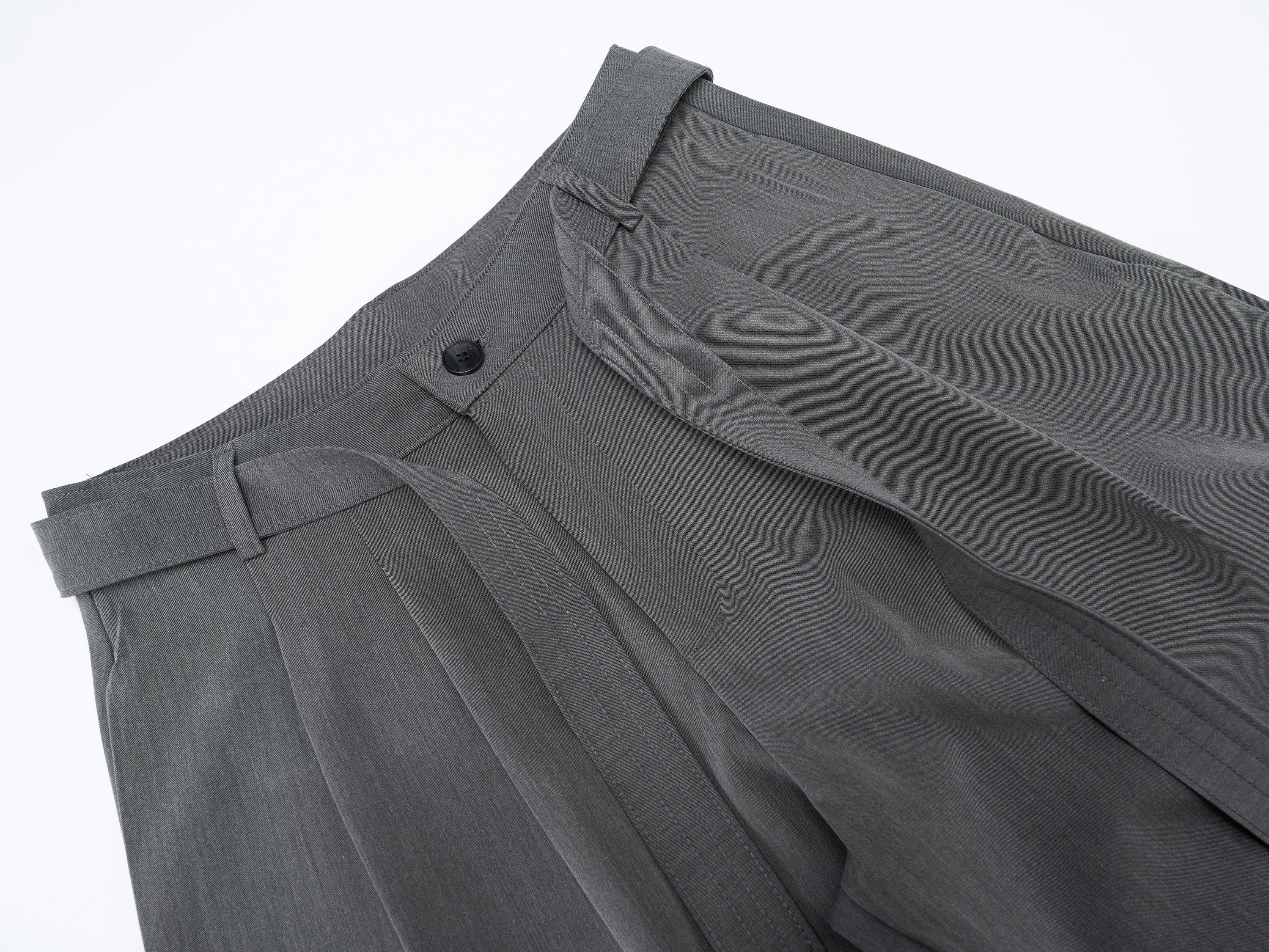 Structured Belted Barrel-Leg Pleated Pants | Omirad
