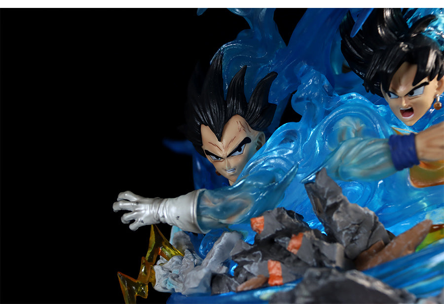 A 46cm Goku figure by Seakoff, part of the &quot;Goku Transformations Collectible&quot; series from Dragon Ball Super, features interchangeable heads and glowing effects. It depicts Goku with black hair in combat attire amidst blue energy and rocky debris; another character is partially visible behind him.