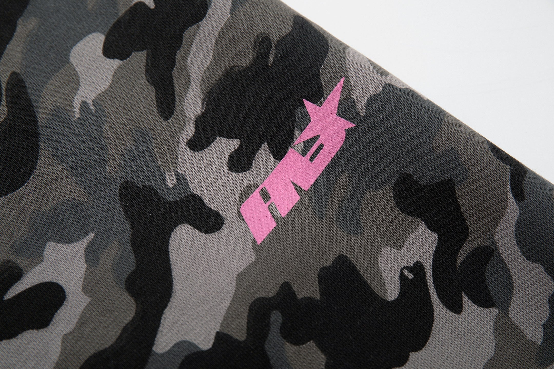Camo Graffiti Wide-Leg Baggy Pants | Pink Star Print
