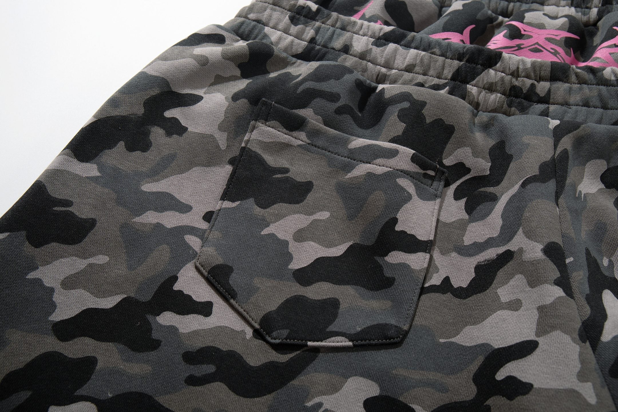 Camo Graffiti Wide-Leg Baggy Pants | Pink Star Print