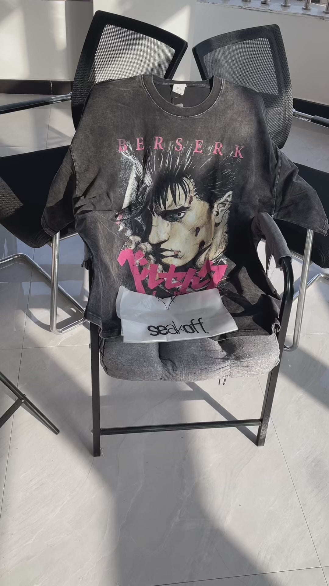 Vintage Berserk Anime Graphic Tee - Guts Warrior Design | Рубашка премиум -класса