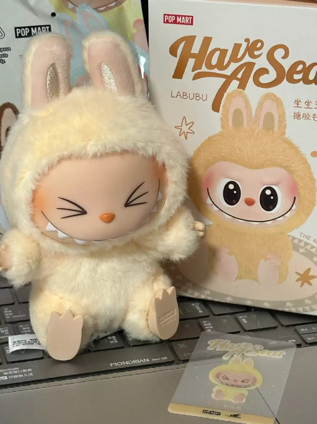 Pop Mart Labubu Sisi Doll Keychain - Limited Edition Cream Bunny Collectible Toy ของเล่น